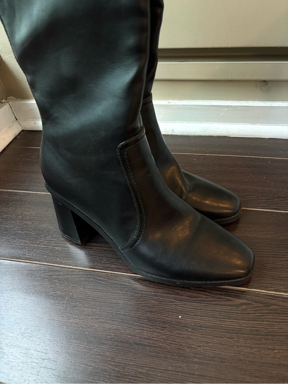 Women's Black Knee-High Block Heel Boots - Picture 5 of 5